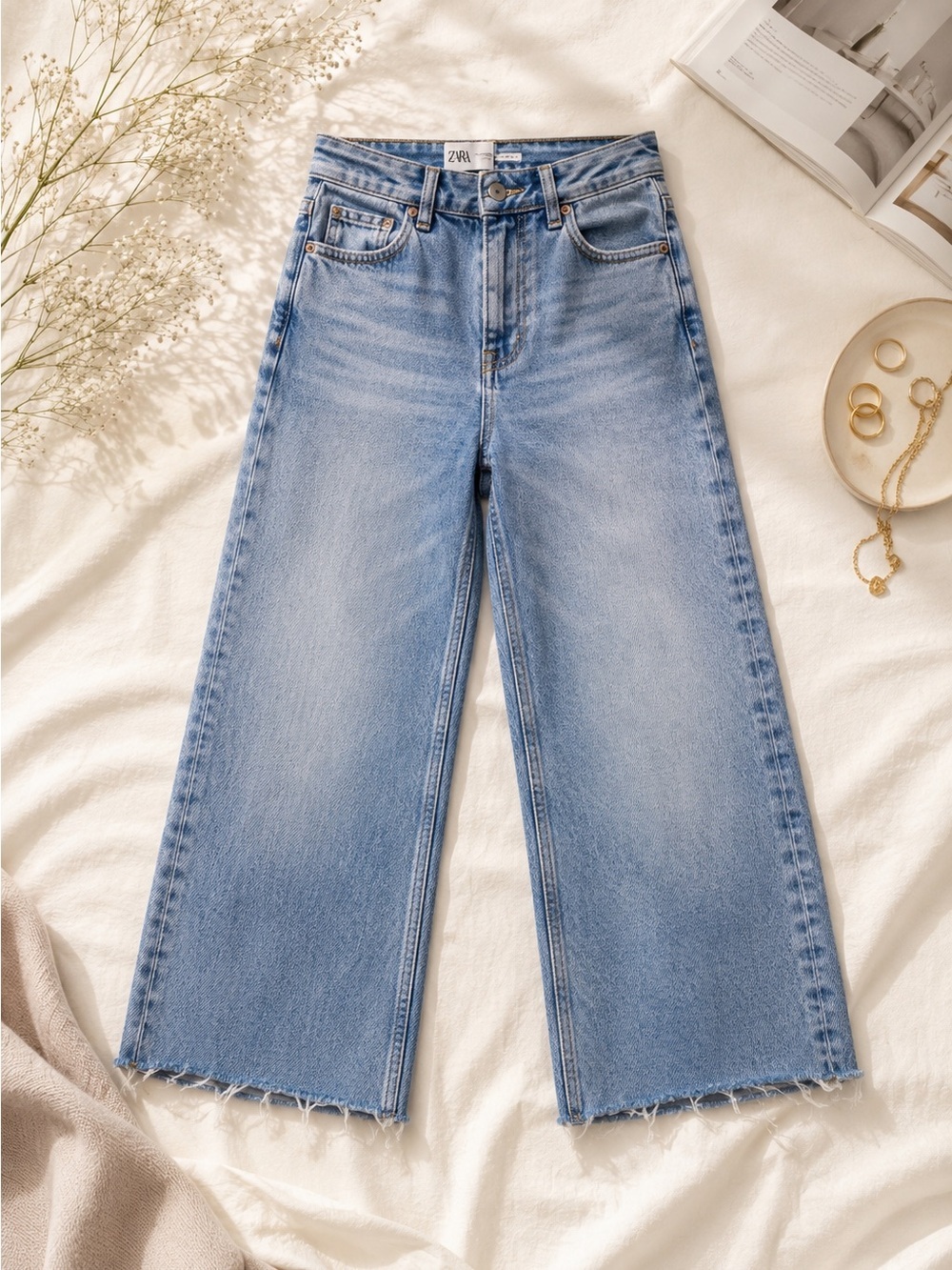 ZARA Jeans Women 8 High Rise Wide Leg Cropped Raw Hem Light Wash Denim